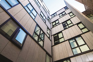 Given the small size of the site, the dual street frontages, and the character of the streetscape, Lake opted for an L-shaped plan that abuts the footpath.